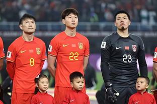日本球迷：韩国队一如既往的粗暴，膝盖踢脸有点过了、犯规太多了
